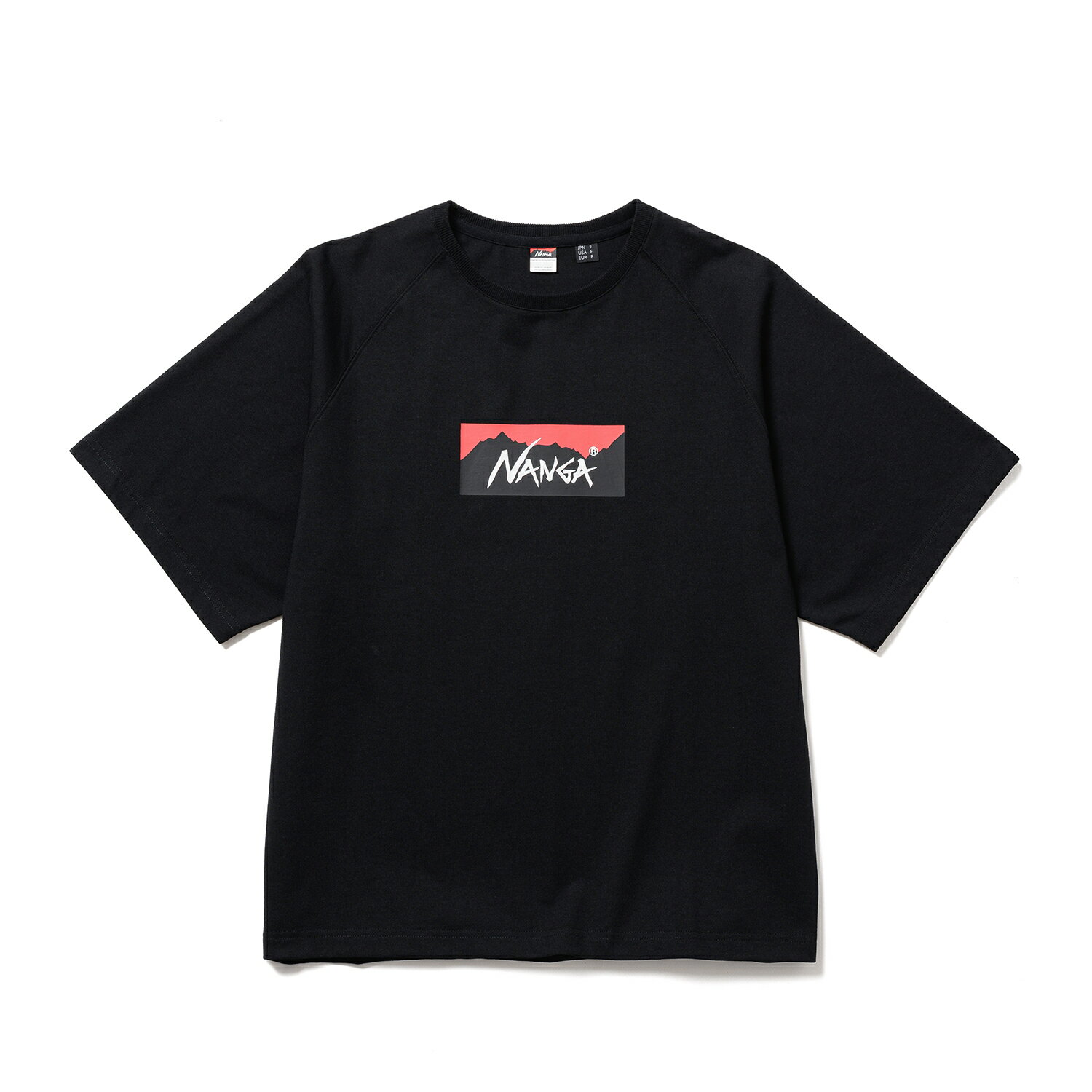 ナンガのプリントTです。 フロントにプリントが入ります。 シルエットはルーズシルエットです。 COTTON47%、POLY50%、RAYON3% ゆったり着られる、ナンガ定番のボックスロゴTシャツ ナンガの象徴とも言えるボックスロゴをプリン...