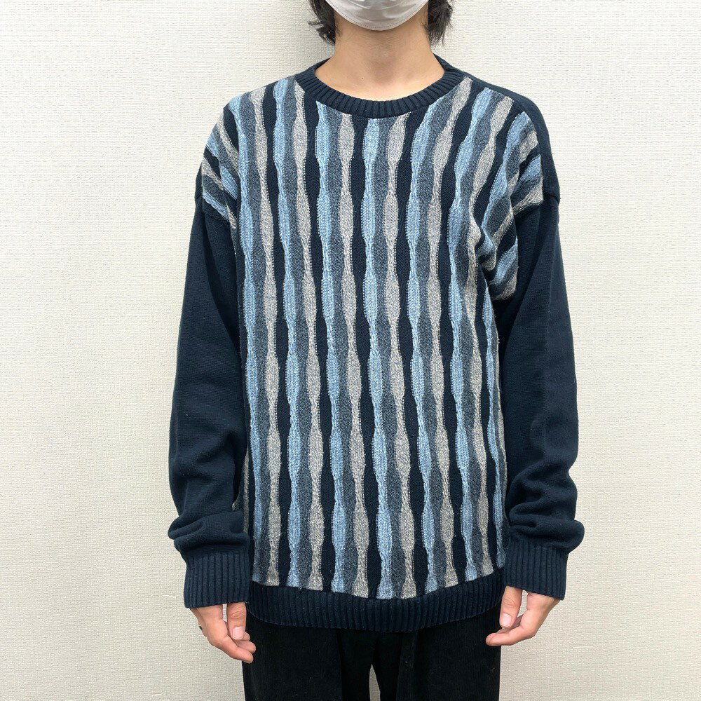 【中古】 LIBERTY SWEATERS 総柄 3Dニット セーター ストライプ 長袖 サイズ:L ネイビー×ライトブルー×ベージュ等 マルチカラー MADE...