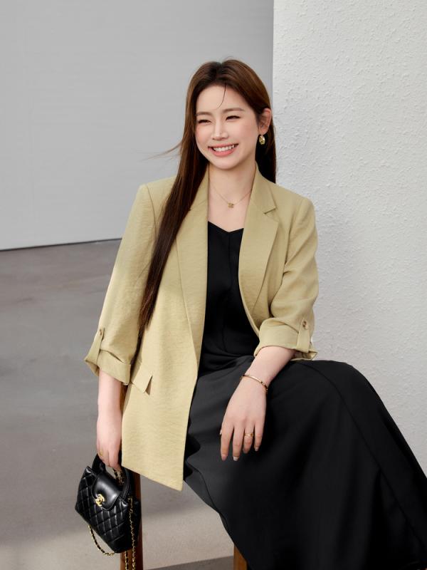 乐天商城 - レディース テーラードジャケット プラスサイズ 知的 軽やか オフィススタイル 万能 質感 春夏 通勤用 合わせやすい トップス ブラウス スカート コーデ