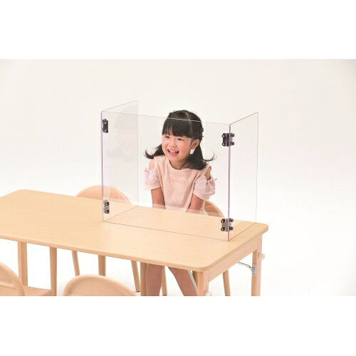 ウイルスの飛沫感染防止を目的とした折りたたみ式の衝立です。定価 : 24970円商品番号 : 106245サイズ＝W560×D270×H450重量＝約2.0kg材質＝パネル/PET(厚さ3mm)備考お取り寄せにお時間を要する場合がございます。ご注文後のキャンセルはお受けする事が出来ませんので予めご了承くださいませ。乳幼児/飛沫防止/ウイルス対策