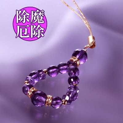 【規格】アメジスト2個（8mm珠/128面カット）、8個（6mm珠/128面カット）、5個（6×3mm/カット）、ロンデル3個（6×3mm 真鍮/ラインストーン）、銅玉4個（3mm珠）[サイズ]約10.5cm[重量]約7g[中糸]ステンレスワイヤー[付属品]専用巾着袋、風水パワーカード[個装サイズ]縦13.8×横8.5×高さ1.5（cm）／14.0（g）