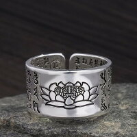 蓮花 般若心経 999 刻印有 指輪 厄除け 魔除け単品　スタイル リングノーブランド蓮の花が描かれ、両面に般若心経のお経が彫り込まれている、シルバーリング独特の雰囲気を醸し出すオリエンタルなリング般若心経の功徳によって厄落としも期待できる逸品指につけるだけで不思議と心が和みます※素材亜鉛合金レディース ヒップホップ レゲエ ストリートファッション シルバーリング　750　スケーター b系お経 日本 宗教 お寺 梵字 般若心経 厄落とし 魔除け 仏教　アイテムとなります！とても後利益のある般若心経が刻印されたリングです。魔除け、災厄に古来より有効なものとして語り継がれたありがたいお経です。不運続きと感じたらぜひこちらのリングを身に着けて見てください。生活の質の向上。恋愛運の向上。友人関係の向上。人間関係の向上。悪い出来事の回避。不幸に対する防御。精神安定。数えるときりがないほどのありがたいお経が刻印されております。これさえ身に着ければ何も怖くない。そんな気にさえさせてくれる力のある指輪です。ファッション的な目線からみてもなんの違和感もなくただひたすら「かっこいい」指輪ですのでおすすめです。ぜひ手に入れてみてください。◆◇仕様◇◆メンズ、レディース、ユニセックス。・寸法：縦11mm・直径19mm～・サイズ：直径19mm～23mm位まで　ご自身で調節できます。　器用な方でしたらもっと大きく　広げられます。※Cリングのため調節できますが、無理に広げないでください。破損の原因となります。