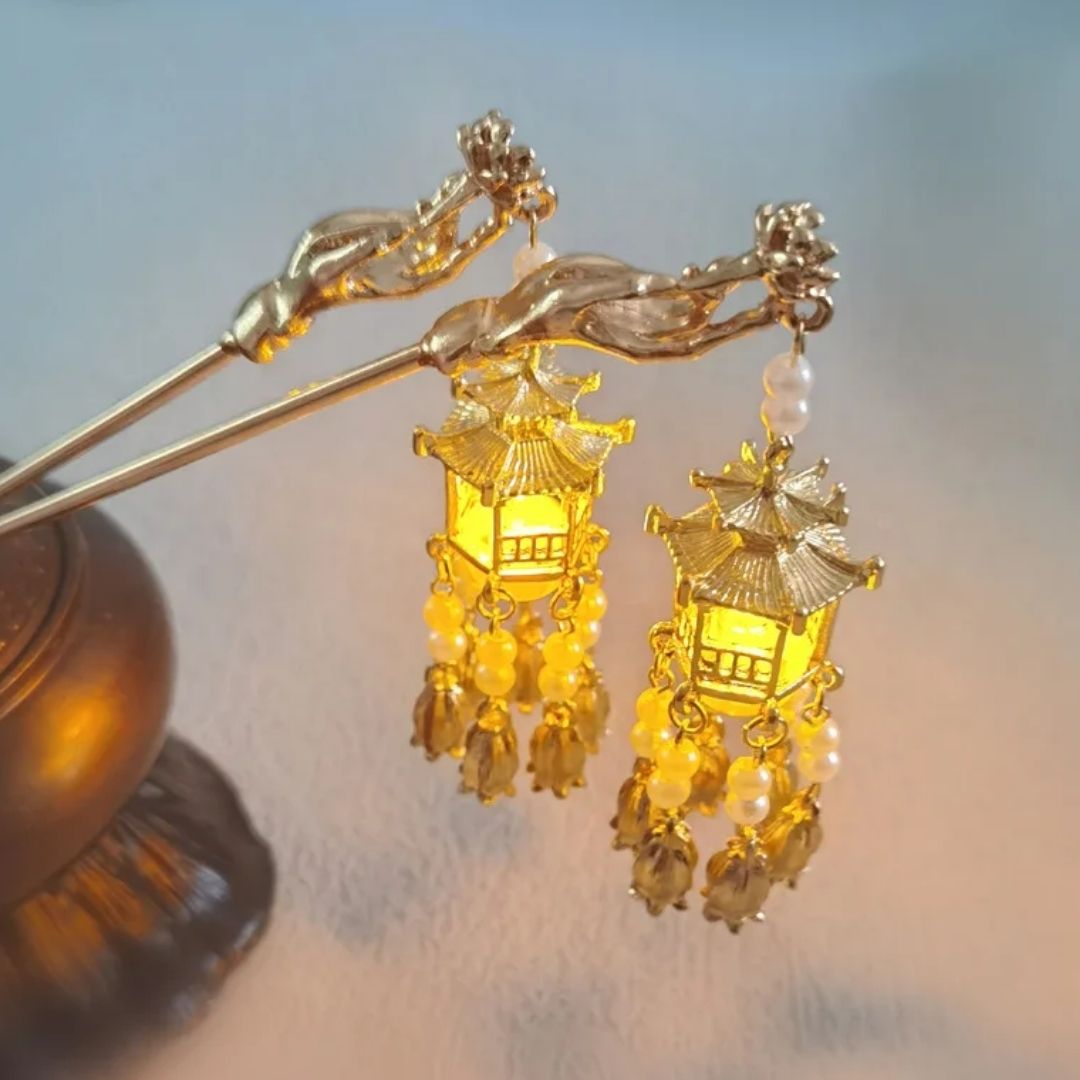 夜祭で映えるランタン付き かんざし 一本 LEDライト 合金 長さ16cm ランタン9×2.5cm 全1色 ゴールド 和装 パーティー