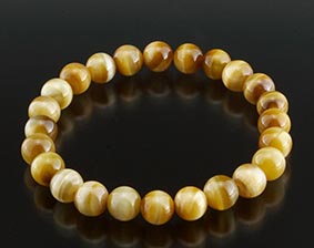 ★金運・勝負運・チャンスを願う虎目石！★金運・勝負運・チャンスを願う虎目石！＊多くの富豪たちの間で「財産をふやす石」として欧州で古くから愛されていた金運石「ゴールデンタイガーアイ」。＊女性の方にも身につけやすいやわらかな色合いの虎目石です。【サイズ・容量】現品サイズ【規格】＜材質＞ゴールデンタイガーアイブレス：8mm珠×24個付属品：専用巾着袋