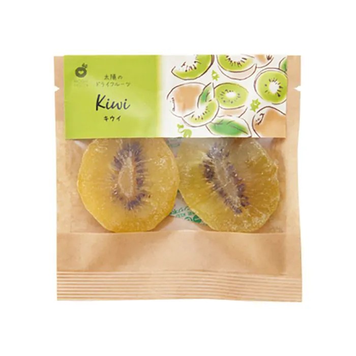 キウイの甘酸っぱさと種のプチプチ食感。果実の風味を楽しむ、無着色ドライキウイキウイ特有の甘酸っぱさと、種のプチプチとした食感が楽しいドライフルーツです。 無着色で仕上げることで、キウイならではの自然な風味と鮮やかな色合いを楽しめる一品に。 噛むほどに甘酸っぱい果実の味わいが広がり、心地よい食感がアクセントになります。そのままおやつとして味わうのはもちろん、ヨーグルトやシリアルに合わせたり、紅茶のお供にしたりと、手軽に果実の美味しさをお楽しみいただけます。■内容量：20g■保存方法：常温■賞味期限：お届け時点で90日以上■サイズ：110×110×15mm（パッケージサイズ）■JANコード：4977915027025販売期間：～2027年1月末予定 商品終売や変更につきましては、1か月前にメルマガおよび新着情報にてご案内いたします。 ※やむを得ない事情により、事前のご案内なしで終売・変更となる場合もございます。あらかじめご了承ください。