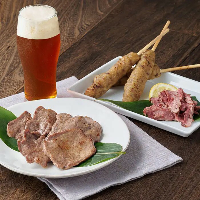 牛たんづくしのおつまみセットじっくり熟成したやわらかな牛たんは、焼くだけの手軽さで気軽に仙台の味を楽しめます。牛たんを30%使用したつくね串は、電子レンジで温めた後、表面に焼き目を付けるとより香ばしい味わいに。スモークの香りが堪らないスモークはそのままどうぞ。■内容量：牛たん塩仕込150g、牛たんつくね串250g（5本入）×2袋、牛たんスモークスライス100g■アレルギー：卵・乳・小麦■保存方法：冷凍■賞味期限：お届け時点で180日以上■サイズ：295×210×65mm（パッケージサイズ）※産地直送（産直）の商品です 販売期間：～2027/3/31 AM10:00予定 商品終売や変更につきましては、1か月前にメルマガおよび新着情報にてご案内いたします。 ※やむを得ない事情により、事前のご案内なしで終売・変更となる場合もございます。あらかじめご了承ください。冷凍便でお届けします。到着後は冷凍庫で保存してください。生産者から直接お届けするため、他の商品とは別のお届けになります。