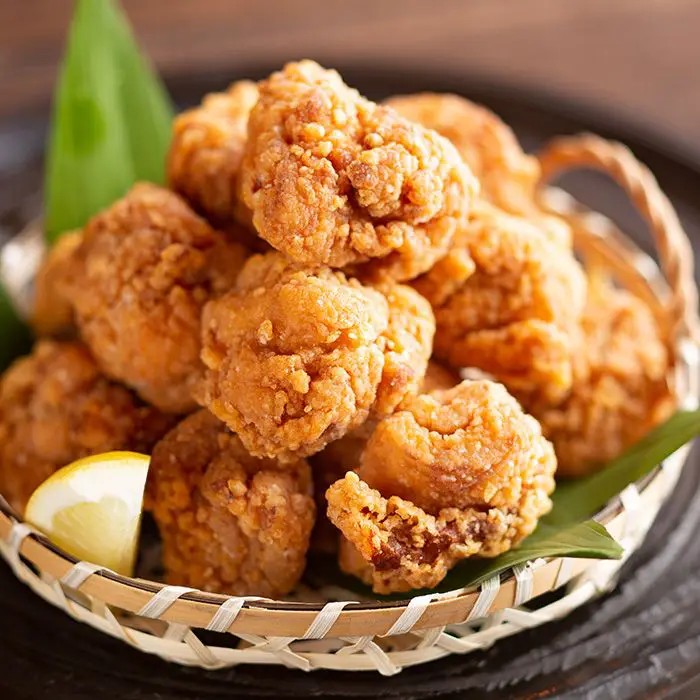 大分の中津名物といえば「中津から揚げ」中津市で人気のから揚げ専門店「ぶんごや」監修。濃口醤油をベースに生姜・にんにくを効かせ、鳥皮で旨みを閉じ込めた、外はカリッ中はジューシーなから揚げです。■内容量：300g×4袋■アレルギー：小麦■保存方法：冷凍■賞味期限：お届け時点で40日以上■サイズ：288×188×97mm（パッケージサイズ）※産地直送（産直）の商品です 販売期間：～2027/3/31 AM10:00予定 商品終売や変更につきましては、1か月前にメルマガおよび新着情報にてご案内いたします。 ※やむを得ない事情により、事前のご案内なしで終売・変更となる場合もございます。あらかじめご了承ください。冷凍便でお届けします。到着後は冷凍庫で保存してください。生産者から直接お届けするため、他の商品とは別のお届けになります。