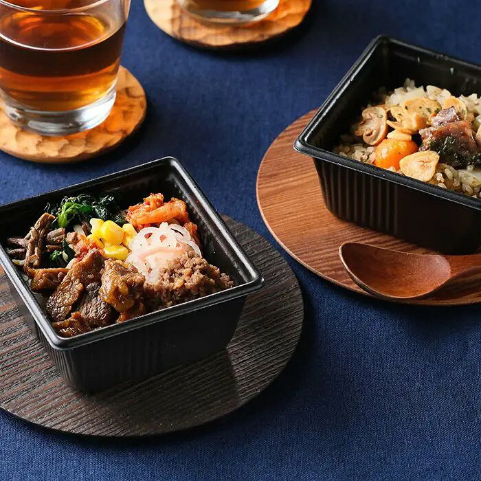 黄木直営レストラン「金剛閣」の人気メニューをベースとした一膳ご飯黄木（おおき）直営レストラン「金剛閣」の人気メニューをベースとしたレンジで温めるだけの一膳ご飯です。米沢牛そぼろ・米沢牛煮カルビ・ナムル・なます・キムチ・コーン・コチュジャンをトッピングしたビビンバと、やわらかく煮込んだ米沢牛スネ肉をライスの上にトッピングし、米沢牛そぼろ・マッシュルーム・人参・ガーリック・バターで仕上げた山形県産米使用のガーリックライスのセットです。■内容量：米沢牛入りビビンバ・米沢牛入りガーリックライス 各160g×3個■アレルギー：乳・小麦・えび・かに■保存方法：冷凍■賞味期限：お届け時点で20日以上■サイズ：380×225×50mm（パッケージサイズ）※産地直送（産直）の商品です 販売期間：～2027/3/31 AM10:00予定 商品終売や変更につきましては、1か月前にメルマガおよび新着情報にてご案内いたします。 ※やむを得ない事情により、事前のご案内なしで終売・変更となる場合もございます。あらかじめご了承ください。冷凍便でお届けします。到着後は冷凍庫で保存してください。生産者から直接お届けするため、他の商品とは別のお届けになります。