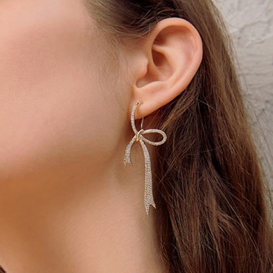 【取寄】リボンピアス ラインストーン ビジュー ゴールド フック レディース 大人 ピアス パール シンプル きれいめ カジュアル かわいい おしゃれ かわいい 上品 高見え 大ぶり ぶら下がり 垂れ下がり ブランド パーティー 結婚式 誕生日 彼女 プレゼント アクセサリー 韓国