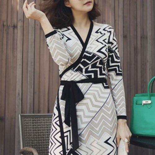 【取寄】ドレスワンピース エレガント パーティードレス ラップドレス カシュクール Vネック 七分袖 タイト リボンベルト タイト 大人っぽい ボディライン ハイセンス 美シルエット 素敵 華やか フェミニン 結婚式 2次会 お呼ばれ フォーマル インスタ映え 白黒 フリーサイズ