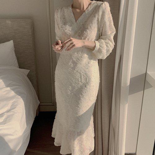 【取寄】パーティードレス 冬 大きいサイズ 長袖 結婚式 二次会 発表会 同窓会 お呼ばれ パーティー ミモレ丈 膝下丈 ワンピース 黒 白 マーメイド Vネック 長袖 シースルー 大人 透け感 きれいめ 上品 フェミニン 他と被らない 春 秋冬 20代 30代 S M L ブラック ホワイト