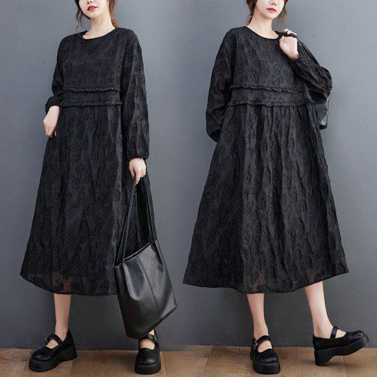 商品説明シックなブラックのワンピース。全体にあしらわれた花柄刺繍がおしゃれ。デートやお出かけにと大活躍な1枚です。カラーブラック素材コットンサイズワンサイズ着丈：115cmバスト：120cm肩幅：54cm袖丈：50cm※測り方によって1-2cmの誤差が生じる場合が御座います。※モニターの発色により実際と異なる場合があります。納期についてこちらの商品は海外からの【お取り寄せ商品】となります。ご注文確定後（入金確認後）、海外よりお取り寄せさせていただきます。お届けまで2〜3週間前後お時間をいただいております。数あるショップの中からご覧いただきありがとうございます。以下のショップ注意事項をご確認いただき、ご購入をお願い致します。注意事項●トラブル防止の為、遠慮なくメールにてご質問下さい。●当店の商品は海外からのお取り寄せ商品になります。●カラーやイメージが違う、実寸が違う等を気にされる方のクレーム、返品、交換は一切お受けしておりません。そのような方のご購入は予めご遠慮下さい（初期不良に関しては返品交換の対応をさせていただきます）。●海外製品は多少の縫製ミス、糸のほつれ、細かい不具合、多少の色の違い、イメージ違い等がごく稀にございます。検品は徹底しておりますので、ご理解の上ご購入をお願い致します。●お届けまで注文確定後2〜3週間程度となります。●ご注文を頂いても海外のメーカーにて完売の場合は、商品をお届けする事ができませんのでキャンセルとさせていただく場合がございます。●お客様の個人情報は発送以外に使用することは一切ございません。●ご注文確定後のお客様都合によるキャンセル、サイズ・カラーの変更はお受けすることが出来ません。