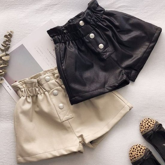 【取寄】ボトムス ガールズ 女の子 ショートパンツ ショーパン カラバリ2色 ベージュ ブラック レザーパンツ ホットパンツ 秋冬 新作 サイズ6展開 110-160 ウエストゴム 裏ボア 暖かい おしゃれ
