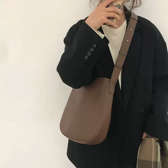 Rakuten - 【取寄】ショルダーバッグ レディース 肩掛けバッグ 斜めがけ ポシェット バケツ型 レトロカラー 大容量 トレンド 人気 おしゃれ 高級感 高見え 大人 大人カジュアル プチプラ 韓国風 オルチャン