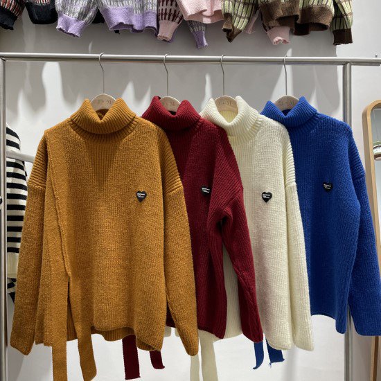 Turtleneck - 【取寄】ニットトップス レディース ニット セーター ハイネック タートルネック 秋冬 長袖 プルオーバー トップス ワンポイント サイドスリット シンプル 無地 カジュアル お出かけ おしゃれ ニット