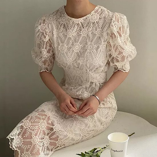 【取寄】結婚式ドレス シック フレンチ 花柄 刺繍 パフスリーブ シースルー ラウンドネック ハイウエスト 膝丈 発表会 演奏会 レディース タイト結婚式 ステージ衣装 エレガント カラードレス