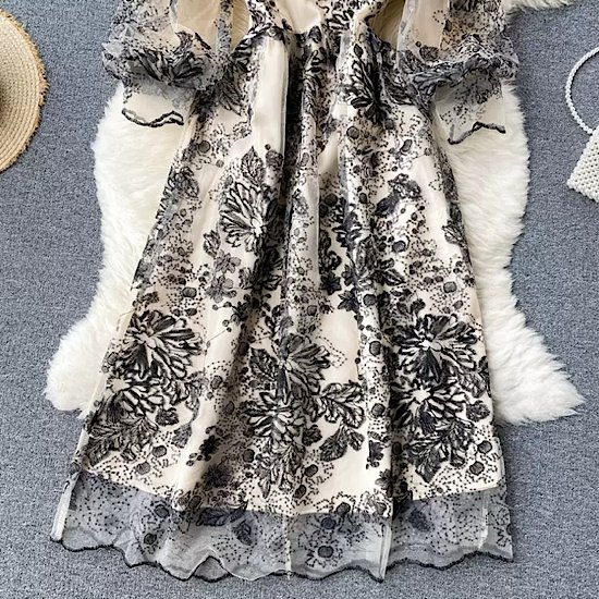 【取寄】結婚式ドレス 刺繍 花柄 綺麗め ラウンドネック メッシュ エレガント 発表会 演奏会 レディース フレアドレス 結婚式 ステージ衣装 ミモレ丈 エレガント ウエディングドレス カラードレス