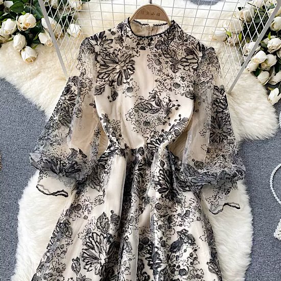 【取寄】結婚式ドレス 刺繍 花柄 綺麗め ラウンドネック メッシュ エレガント 発表会 演奏会 レディース フレアドレス 結婚式 ステージ衣装 ミモレ丈 エレガント ウエディングドレス カラードレス