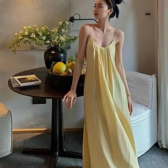 【取寄】ワンピース レディース ロング丈 マキシ丈 キャミソールワンピース 背中あき 肌見せ ノースリーブ ギャザーワンピース イエロー レトロ かわいい きれいめ セクシー ビーチ リゾート バカンス