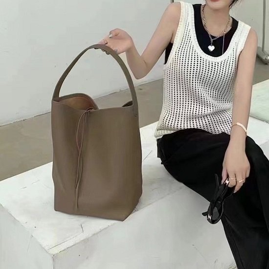 【取寄】トートバッグ レディース 大容量 フェイクレザー 軽量 バケットバッグ ショルダーバッグ ワンショルダー 肩掛け 肩掛けバッグ バケツ型 通勤 レディースバッグ ショルダートートバッグ 春夏 春新作のサムネイル