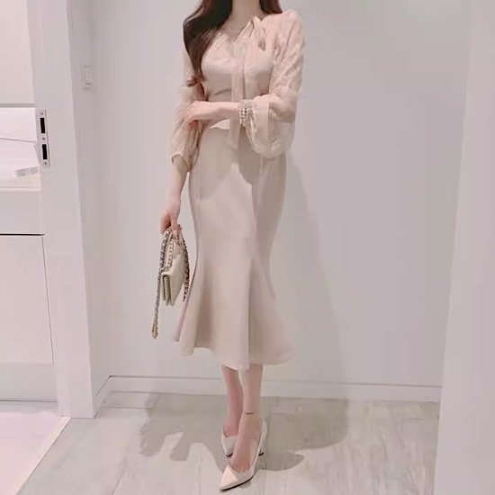 【取寄】結婚式ドレス レース タイ付き スリムフィット 無地 シンプル 長袖 ミモレ丈 発表会 演奏会 レディース 結婚式 ステージ衣装 エレガント ウエディングドレス カラードレス イブニングドレス