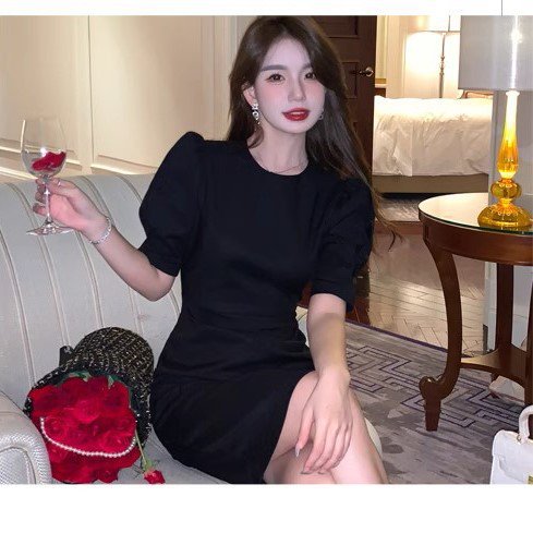 【取寄】結婚式ドレス レディース パフスリーブ 半袖 タイトワンピース ラウンドネック シンプル 無地 ミディアム丈 ミモレ丈 ひざ丈 黒 ブラック 演奏会 披露宴 二次会 パーティードレス エレガント