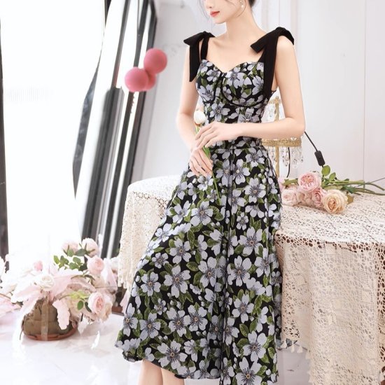 【取寄】結婚式ドレス レディース 花柄 ノースリーブ Aライン ミモレ丈 肩リボン キャミソール プリントワンピース フラワープリント 二次会 ステージ衣装 パーティードレス イブニングドレス エレガント
