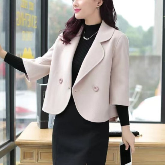 【取寄】ショート丈コート レディース アウター 羽織 コート ショート丈 七分袖コート きれいめ エレガント 可愛い カジュアル お出かけ おしゃれ スーツ襟 ダブルブレスト シンプル 無地 ファッション