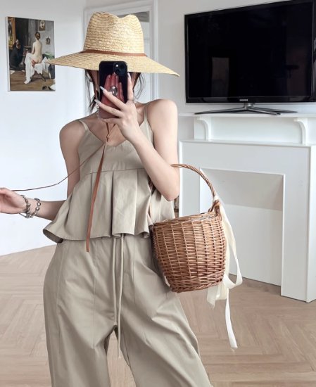 【取寄】セットアップ レディース ツーピース 上下セット 2点セット トップス キャミソール クロップド丈 ショート丈 ペプラム ボトムス ワイドパンツ 長ズボン シンプル 無地 ハイウエスト カジュアル