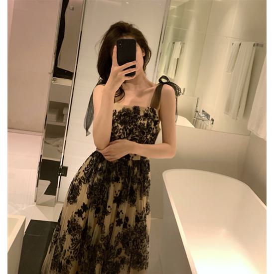 【取寄】パーティードレス ワンピース 花柄 Aライン レディース 大人 おしゃれ かわいい きれいめ キャミソール ノースリーブ 肩ひも レース リボン シースルー 透け感 ふんわり 大きいサイズ 体型カバー 結婚式 二次会 ピアノ 演奏会 セレモニー ブラック モノトーン S M L