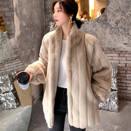 Rakuten - 【取寄】ボアコート レディース アウター 羽織 ボアジャケット スタンドカラー ふわふわ もこもこ 厚手 暖かい フロントジッパー 長袖 シンプル 無地 ゆったり ルーズ カジュアル お出かけ きれいめ 女性