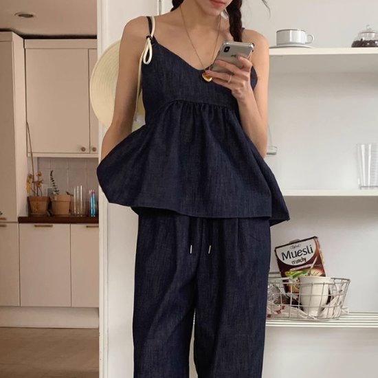 【取寄】デニムセットアップ レディース 上下セット 2点セット ツーピース トップス キャミソール ペプラム Vネック ボトムス 長ズボン ワイドパンツ ハイウエスト カジュアル お出かけ おしゃれ 春夏