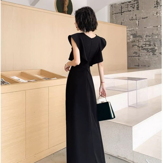 【取寄】パーティードレス レディース フリル ロングドレス ノースリーブ フレンチスリーブ Aライン ラウンドネック 黒 カットワーク エレガント 上品 結婚式 演奏会 披露宴 謝恩会 イブニング おしゃれ