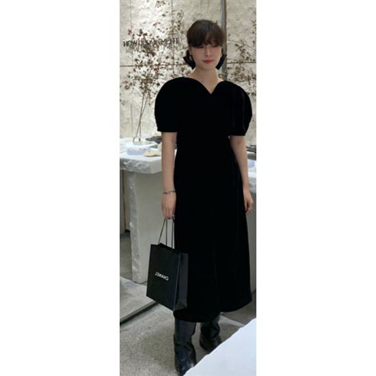 Rakuten - 【取寄】半袖ドレスワンピース ロングワンピース Aラインワンピース 大きいサイズ レディース 春秋服 新作 レトロ シック 無地 個性 ロングスカート ハイウエスト Aラインスカート 半袖 Vネック フォーマル お呼ばれ お洒落 大人可愛い モード エレガント ブラック S M L