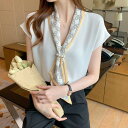 【取寄】ボウタイ シフォンブラウス スカーフ風 レディース 春 夏 きれいめ 半袖 半袖ブラウス シフォン 薄手 Vネック ゆったり 大きいサイズ オシャレ 大人かわいい 上品 フェミニン OL 会社 オフィスカジュアル 通勤 デート おでかけ 高見え ホワイト ピンク S M L XL 2XL(4)