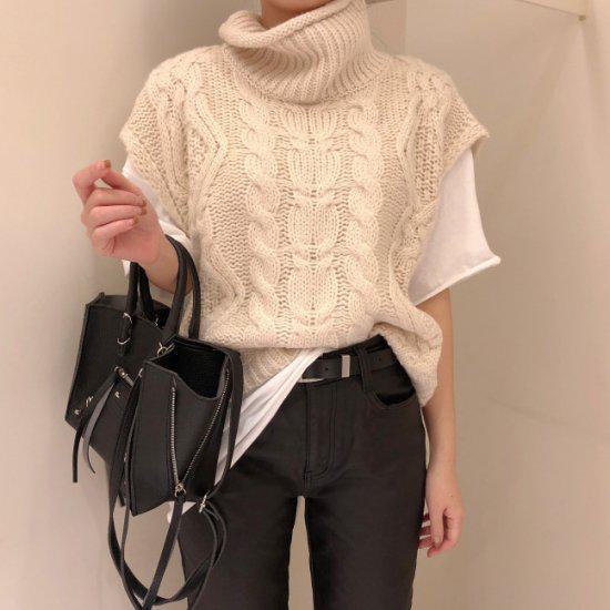 Turtleneck - 【取寄】ニット レディース ニットベスト レディース ケーブルニット タートルネック ハイネック ノースリーブ 袖なし 無地 カジュアルスタイル 重ね着 ざっくりニット シンプル おしゃれ 可愛い 秋冬 新作 ワンサイズ カラバリ4色 ブラック ブルー オフホワイト オレンジ