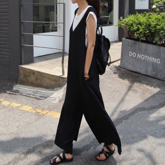 【取寄】サロペット レディース パンツ 大きいサイズ オールインワン ロンパース ゆったり ゆる 楽ちん オーバーサイズ 夏 新作 Vネック ワイドパンツ ワイドパンツサロペット ノースリーブ オールインワンサロペット シンプル 無地 カジュアル 大人 かわいい デイリー