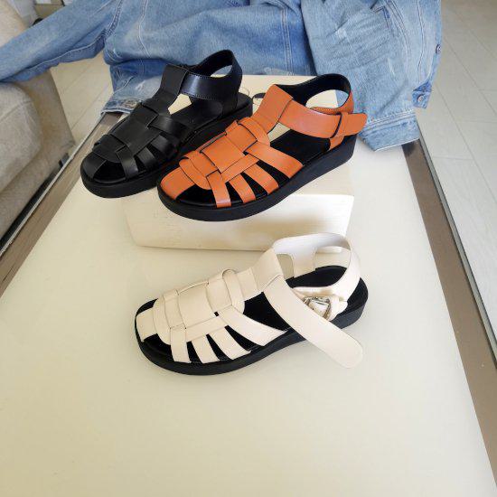 乐天商城 - 【取寄】サンダル レディース グルカサンダル 夏新作 フラット 夏 大きいサイズ アンクル ストラップ かわいい おしゃれ お出かけ デート デイリー ママコーデ シンプル 無地 高見え 高級感 上品 カジュアル 大人カジュアル 公園 ピクニック 散歩 アウトドア 歩きやすい