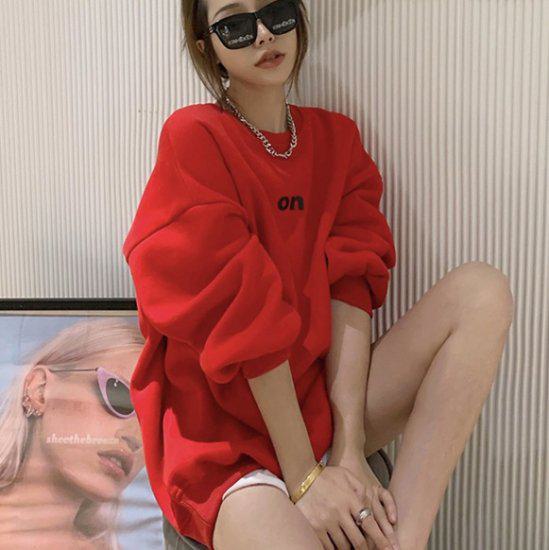 【取寄】スウェット プルオーバー トレーナー ゆったり 体型カバー オーバーサイズ 秋冬 冬スペシャルセール スポーティ ロング丈 おうちコーデ 長袖 カジュアル おしゃれ かわいい ロゴスウェット トップス クルーネック シンプル 定番 レッド ホワイト ブラック グレー