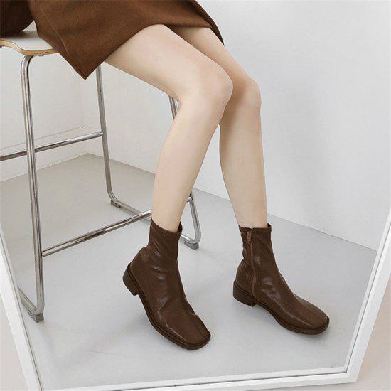 商品説明トレンド感のあるアンクルブーツ。着脱しやすいサイドファスナー付き☆シンプルなディティールはデニムやニットアイテムなどとも相性ばっちりです。素材合成皮革カラーホワイト、レザーブラック、スエードブラック、ブラウンサイズヒール：2.5cm【36】サイズ：23.0cm【37】サイズ：23.5cm【38】サイズ：24.0cm【39】サイズ：24.5cm【40】サイズ：25.0cm納期についてこちらの商品は海外からの【お取り寄せ商品】となります。ご注文確定後（入金確認後）、海外よりお取り寄せさせていただきます。お届けまで2〜3週間前後お時間をいただいております。数あるショップの中からご覧いただきありがとうございます。以下のショップ注意事項をご確認いただき、ご購入をお願い致します。注意事項●トラブル防止の為、遠慮なくメールにてご質問下さい。●当店の商品は海外からのお取り寄せ商品になります。●カラーやイメージが違う、実寸が違う等を気にされる方のクレーム、返品、交換は一切お受けしておりません。そのような方のご購入は予めご遠慮下さい（初期不良に関しては返品交換の対応をさせていただきます）。●海外製品は多少の縫製ミス、糸のほつれ、細かい不具合、多少の色の違い、イメージ違い等がごく稀にございます。検品は徹底しておりますので、ご理解の上ご購入をお願い致します。●お届けまで注文確定後2〜3週間程度となります。●ご注文を頂いても海外のメーカーにて完売の場合は、商品をお届けする事ができませんのでキャンセルとさせていただく場合がございます。●お客様の個人情報は発送以外に使用することは一切ございません。●ご注文確定後のお客様都合によるキャンセル、サイズ・カラーの変更はお受けすることが出来ません。