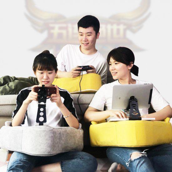 【取寄】クッション 肘置き 肘置きクッション スマホスタンド ゲーマー スマホアーム スマホホルダー ..