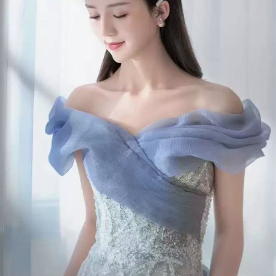 【取寄】結婚式ドレス パーティードレス オフショルダードレス マーメードドレス 大きいサイズ フリル バックリボン 編み込み スパンコール スレンダーライン Aライン 上品 エレガント 韓国風 20代 30代