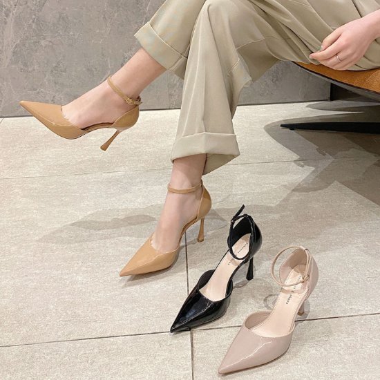 【取寄】パンプス レディース 靴 シューズ ポインテッドトゥ アンクルストラップ スティレットヒール シンプル 無地 エナメル 艶感 きれいめ エレガント パーティー お呼ばれ フォーマル オフィス OL