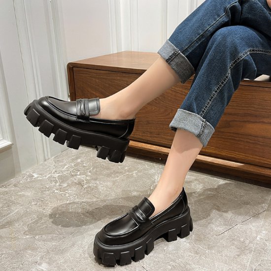 【取寄】ローファー レディース 靴 シューズ 厚底 ボリューム ラウンドトゥ 履きやすい 歩きやすい 疲..