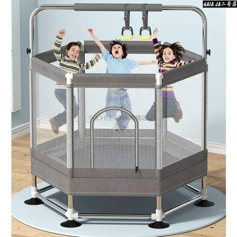 【商品名】大型トランポリン 子供用 安全ネット付き 鉄棒 吊り輪付き 安全カバー セーフティネット付き スプリング式 大型 家庭用 室内室外トレーニング キッズトランポリ【価格】14880円【商品説明】【お子様の健やかな成長に！】お子様の体力とバランス感覚の育成に役立ちます。ジャンプをするだけで簡単に運動ができ、楽しみながらふくらはぎの筋肉を鍛えることができます。また、バランス感覚やリズム感も身につけることができます。【安心感UP！ネット付き】セーフティネットが付いており、飛び出してしまう心配もありません。安全性を重視した設計で、お子様が思いっきりジャンプすることができます。さらに、耐久性と弾力アップのために高品質な強化スプリングを採用しています。【鉄棒、吊り輪付き設計】大型トランポリンには鉄棒と吊り輪が付いており、家でも練習することができます。鉄棒を使って腕力を鍛えることはもちろん、全身の筋力や体幹トレーニングにも最適です。さらに、お子様の成長に合わせて3段階の調整が可能です。【静音設計で快適な使用】ギンギンならない静音設計が施されています。ジャンプ時の音を最小限に抑え、静かな環境でトレーニングを行うことができます。また、床を傷つけることもなく、お家で気軽に使用することができます。【安全へのこだわり】 (1)内側・外側開閉できるファスナー付き (2)【商品名】大型トランポリン 子供用 安全ネット付き 鉄棒 吊り輪付き 安全カバー セーフティネット付き スプリング式 大型 家庭用 室内室外トレーニング キッズトランポリ【価格】14880円【商品説明】【お子様の健やかな成長に！】お子様の体力とバランス感覚の育成に役立ちます。ジャンプをするだけで簡単に運動ができ、楽しみながらふくらはぎの筋肉を鍛えることができます。また、バランス感覚やリズム感も身につけることができます。【安心感UP！ネット付き】セーフティネットが付いており、飛び出してしまう心配もありません。安全性を重視した設計で、お子様が思いっきりジャンプすることができます。さらに、耐久性と弾力アップのために高品質な強化スプリングを採用しています。【鉄棒、吊り輪付き設計】大型トランポリンには鉄棒と吊り輪が付いており、家でも練習することができます。鉄棒を使って腕力を鍛えることはもちろん、全身の筋力や体幹トレーニングにも最適です。さらに、お子様の成長に合わせて3段階の調整が可能です。【静音設計で快適な使用】ギンギンならない静音設計が施されています。ジャンプ時の音を最小限に抑え、静かな環境でトレーニングを行うことができます。また、床を傷つけることもなく、お家で気軽に使用することができます。【安全へのこだわり】 (1)内側・外側開閉できるファスナー付き (2)