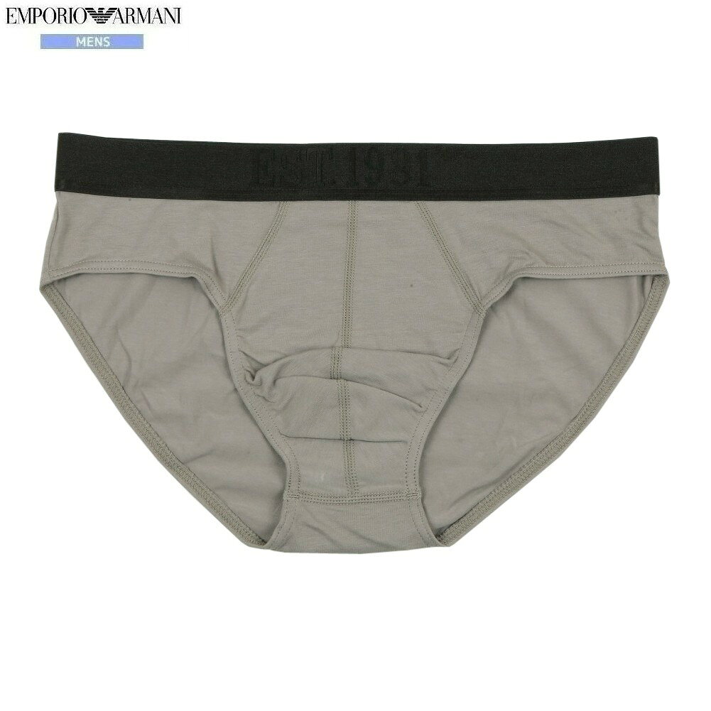 商品名 EST. 1981 コットン ストレッチ ブリーフ パンツブランドEMPORIO ARMANI生産国ラオスサイズ表記サイズーEU(M) ウエスト80〜88cm ※サイズ表記はすべてユーロサイズで、日本サイズよりも約0.5サイズ大き目になります。素材綿95%　ポリウレタン5%カラーベージュ系 【モニタの環境によって色が異なる場合があります】コンディション展示品・未使用・箱なし。 ※こちらの商品は、展示品の為に"箱なし"の商品となりますので予めご了承下さい。 ※保管上の軽度な汚れがある場合はご了承下さい。商品説明落ち着いたベージュのボディに、ウエストバンドの「EST. 1981」ロゴがさりげなく映えるミニマルなデザイン。上質なコットンを95%ベースにしたストレッチ素材は、スタンダードなTシャツのように柔らかく、抜群の伸縮性で身体にしなやかにフィットします。さらにフロントの立体縫製が、圧迫感のない快適なホールド感を実現しました。