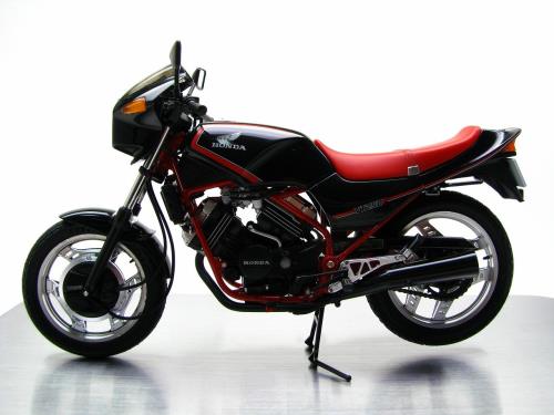 FIDELAのタミヤ 1/12 VT250F (1／12 オートバイ:14017)｜アングル3