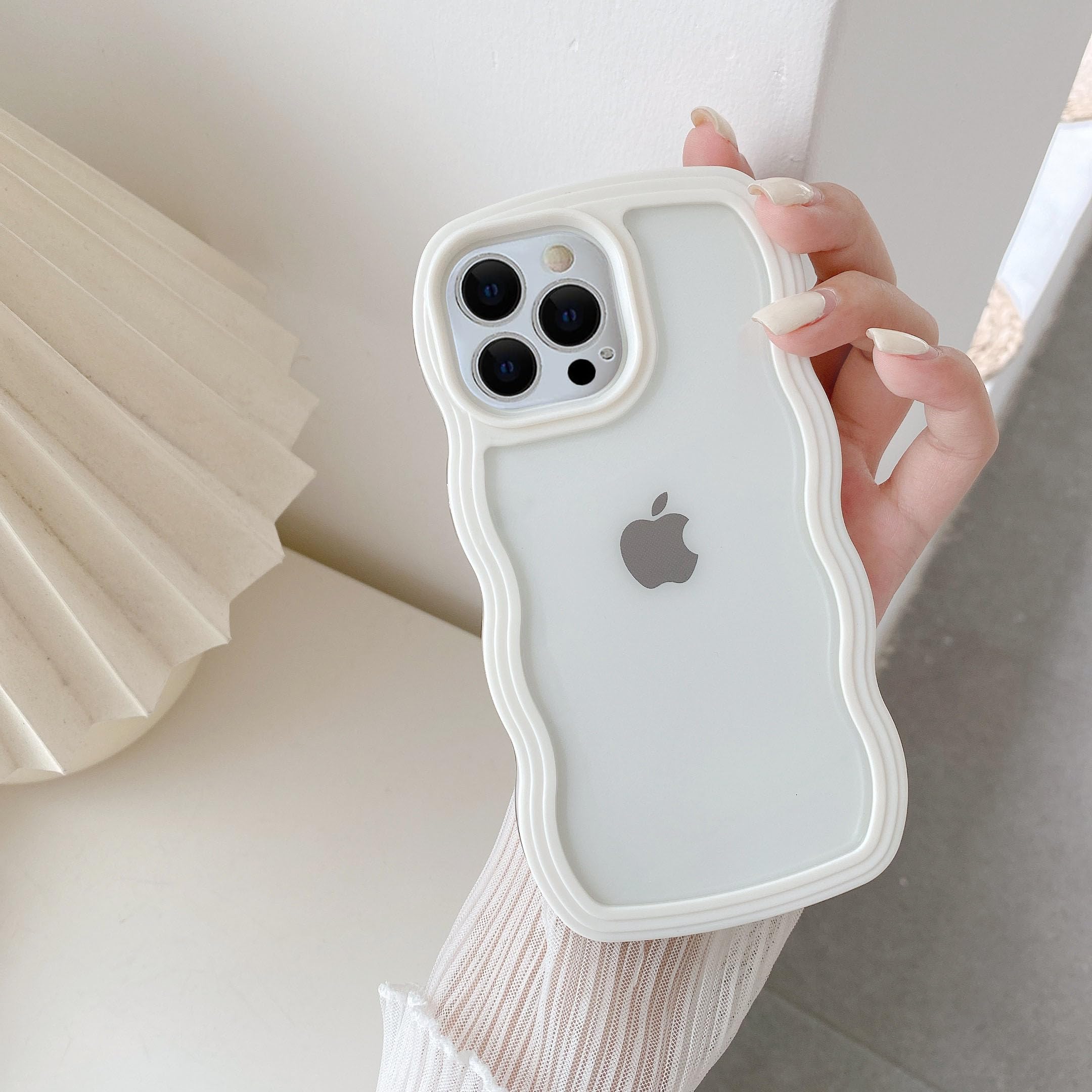 QLTYPRI iPhone 11 Pro Maxケース クリア TPUカバー おしゃれ 韓国 可愛い 透明 薄型 軽量 耐衝撃 スマホケース ワイヤレス充電対応 ストラップホール付き アイフォン 11 Pro Max ケース 6.5インチ 対応 - ホワイト