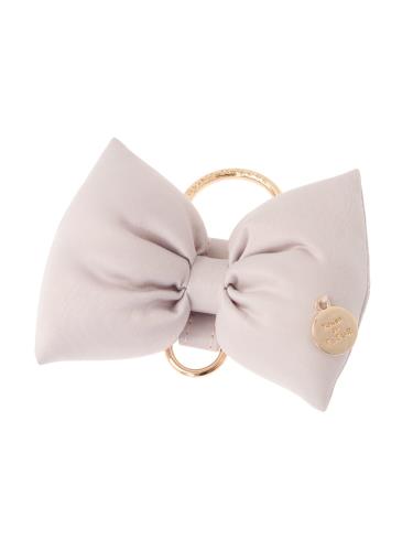 [メゾン ド フルール] アパレル サテンリボンキーリング レディース グレイッシュピンク