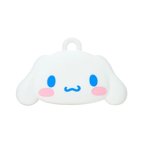 本体サイズ：約幅11.5×奥行3.5×高さ7cm。主な材料・原料：シリコーン 吊るして保管できるループ付き。 (C) 2025 SANRIO CO., LTD.　著作 株式会社サンリオ